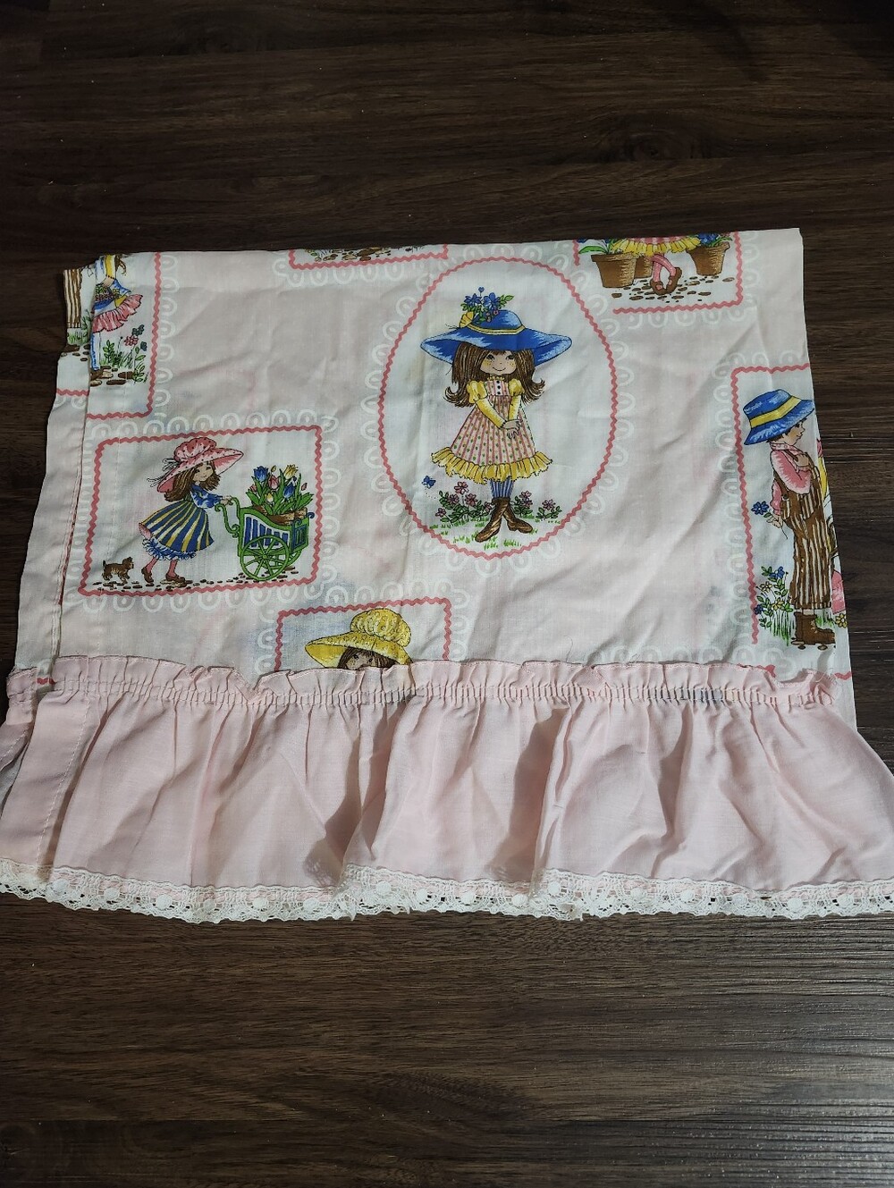 Vintage 1970's Pink Ruffled Panel Curtain with Girl's With Hats Print